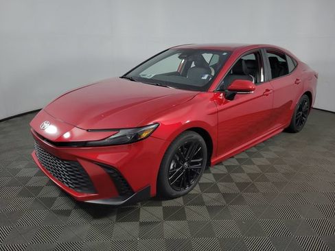 Used 2025 Toyota Camry SE FWD image 3