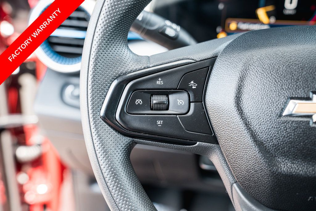 Used 2025 Chevrolet Trax LT FWD image 16