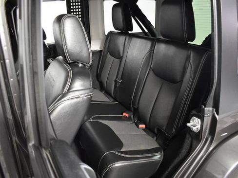 Used 2018 Jeep Wrangler Unlimited Sport AWD/4WD image 24