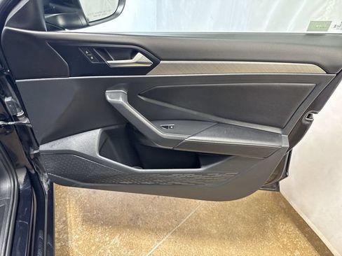 Used 2024 Volkswagen Jetta SE FWD image 25