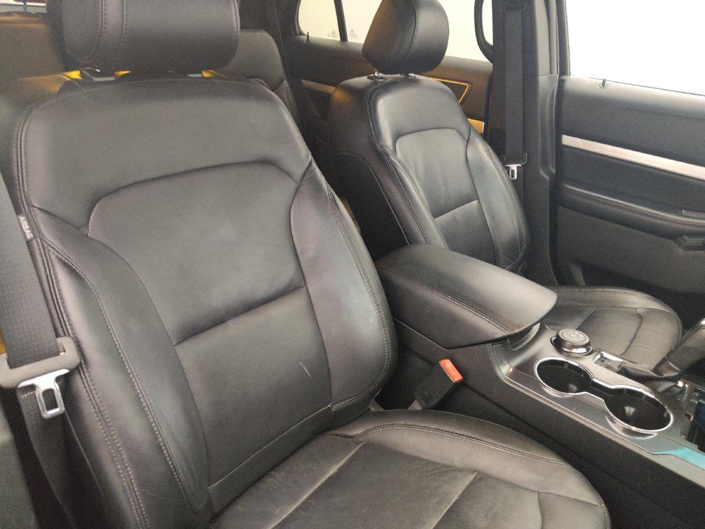Used 2016 Ford Explorer XLT w/ Equipment Group 202A AWD/4WD image 21