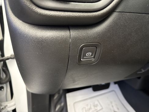 Used 2022 GMC Sierra 1500 Pro w/ Fleet Convenience Package image 14