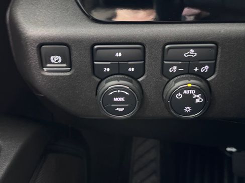 Certified 2024 Chevrolet Silverado 2500 LT image 23