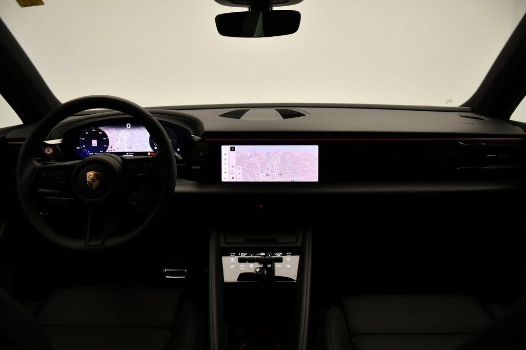 Certified 2025 Porsche Macan 4S Electric AWD/4WD image 23
