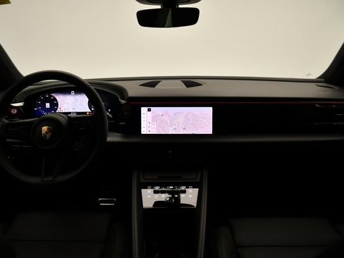 Certified 2025 Porsche Macan 4S Electric AWD/4WD image 23