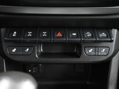 Used 2022 Chevrolet Colorado ZR2 w/ ZR2 Dusk Special Edition image 9