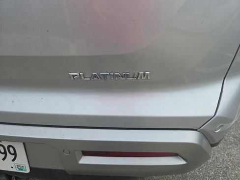Used 2025 Nissan Pathfinder Platinum FWD image 6