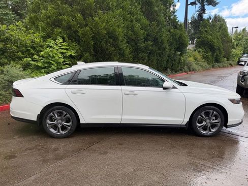 Used 2023 Honda Accord EX image 3