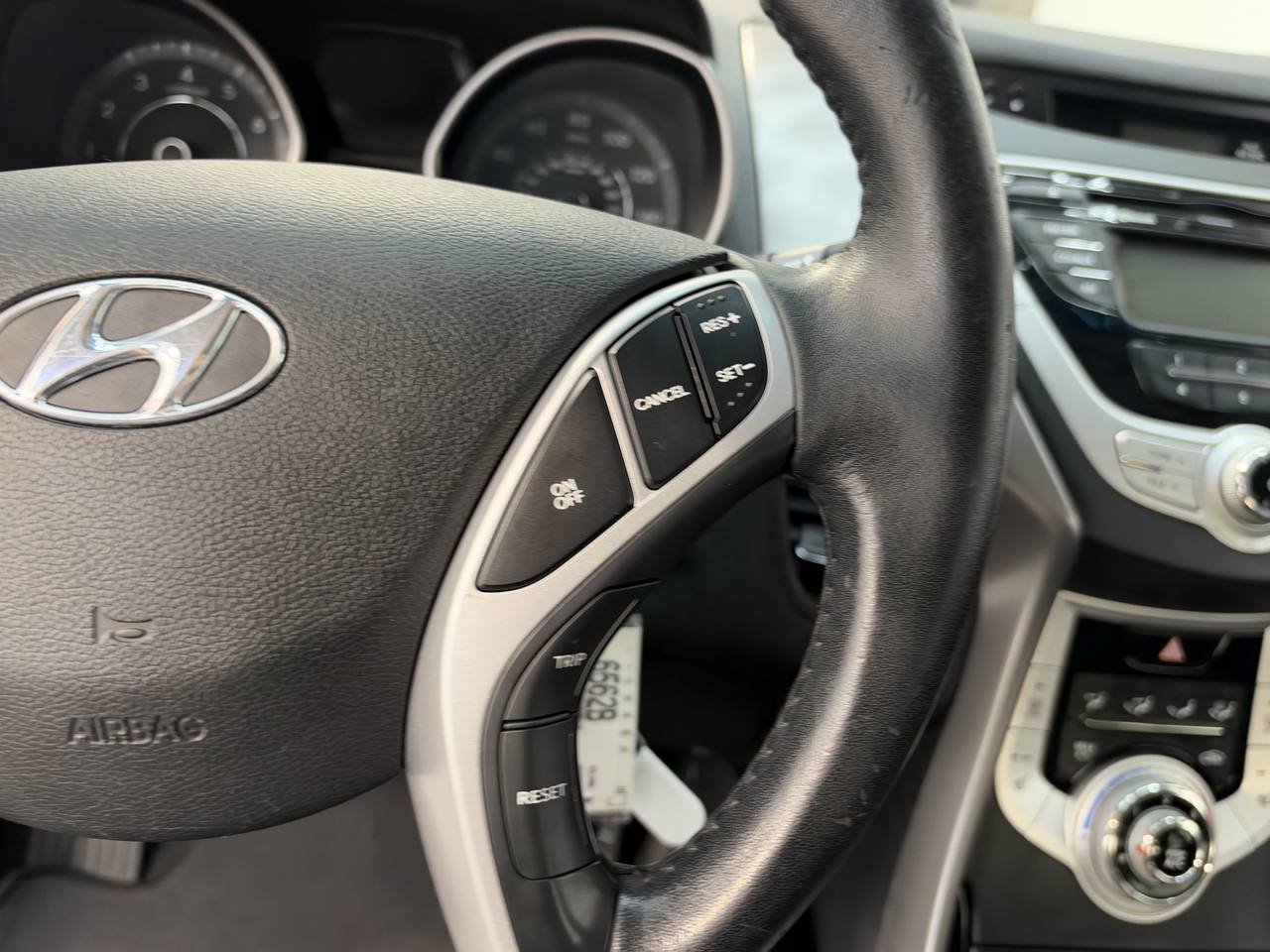 Used 2011 Hyundai Elantra Limited FWD image 24