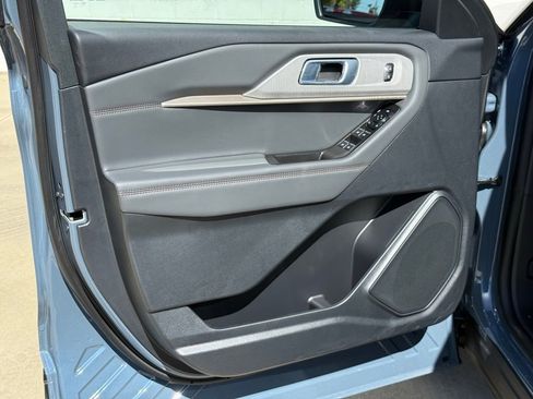 New 2026 Ford Explorer Active RWD image 15
