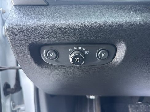 Used 2020 Chevrolet Traverse LT image 22