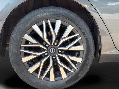 Used 2024 Nissan Altima 2.5 SV FWD image 27