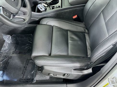 Used 2023 Volvo XC40 B5 Plus w/ Driver Assist Package image 27