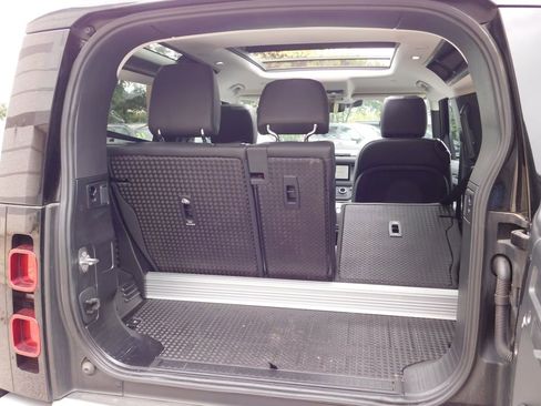 Used 2024 Land Rover Defender 90 S image 8