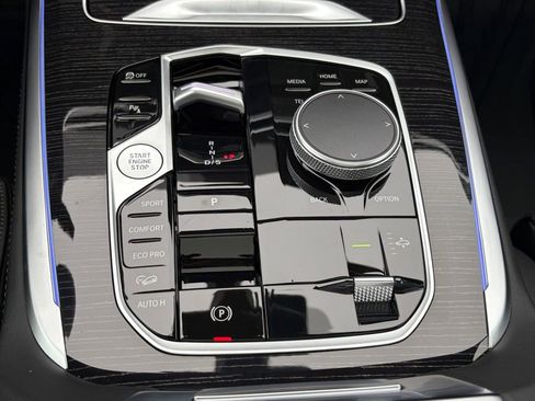 New 2026 BMW X7 xDrive40i w/ M Sport Package AWD/4WD image 18