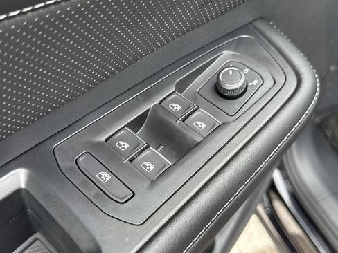 New 2026 Volkswagen Atlas Cross Sport SE FWD image 11