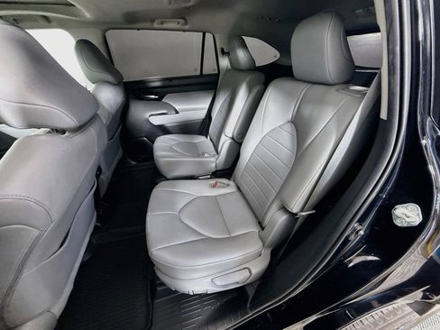 Used 2020 Toyota Highlander XLE FWD image 26