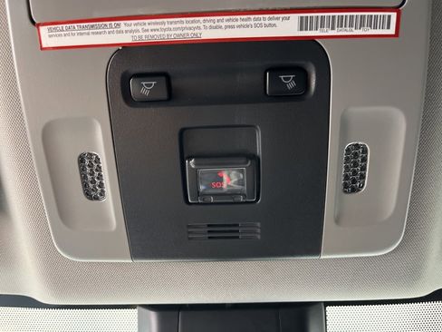 Used 2021 Toyota Camry LE image 28