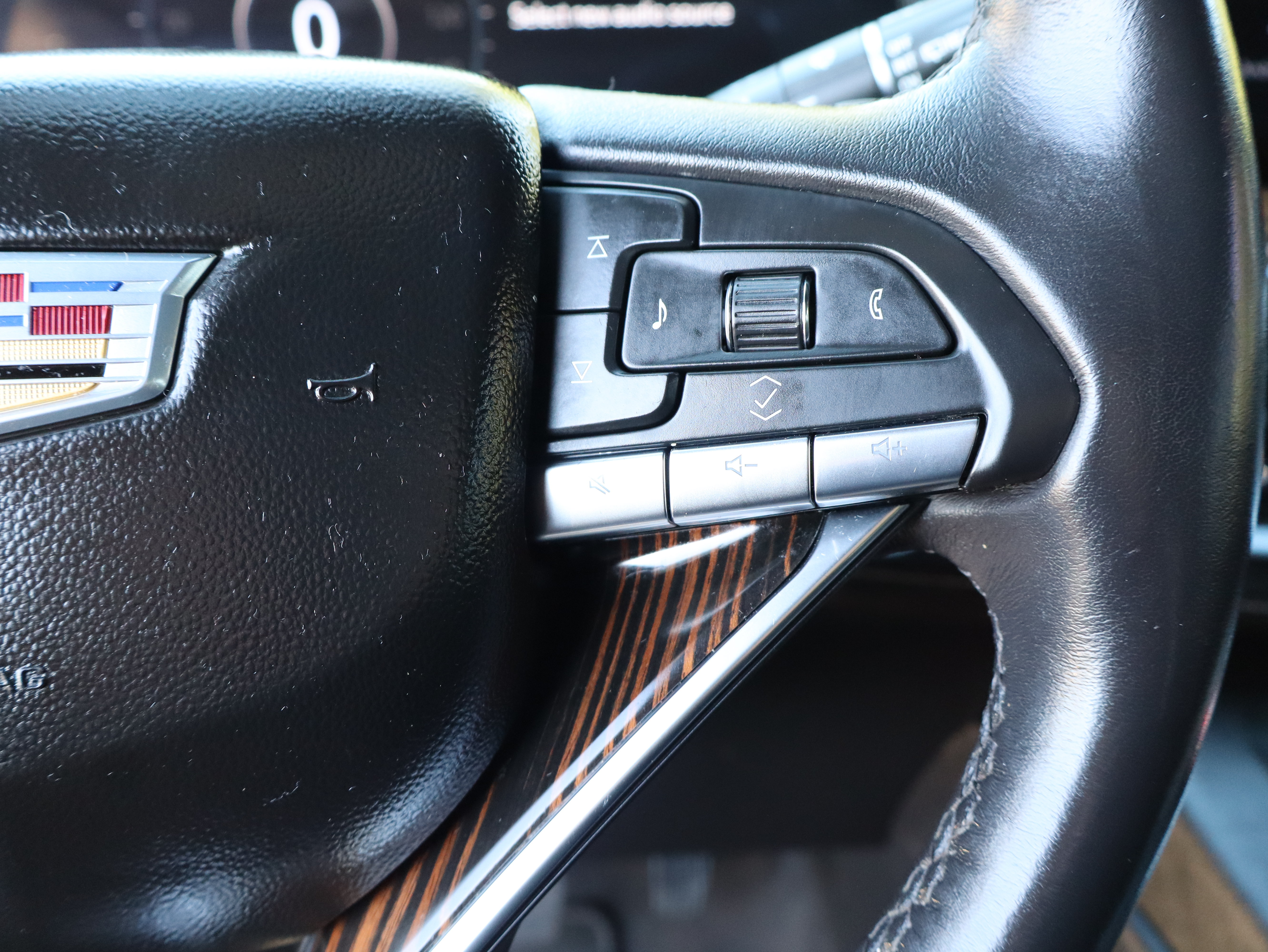 Used 2024 Cadillac Escalade ESV Premium Luxury AWD/4WD image 26
