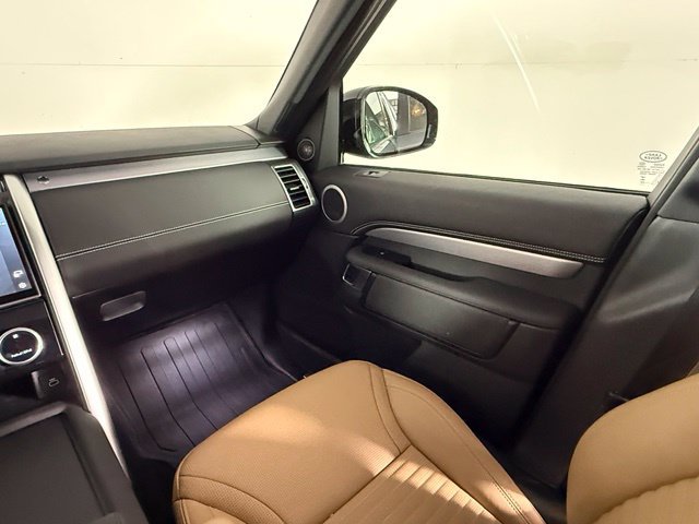 Used 2025 Land Rover Discovery Dynamic SE AWD/4WD image 18