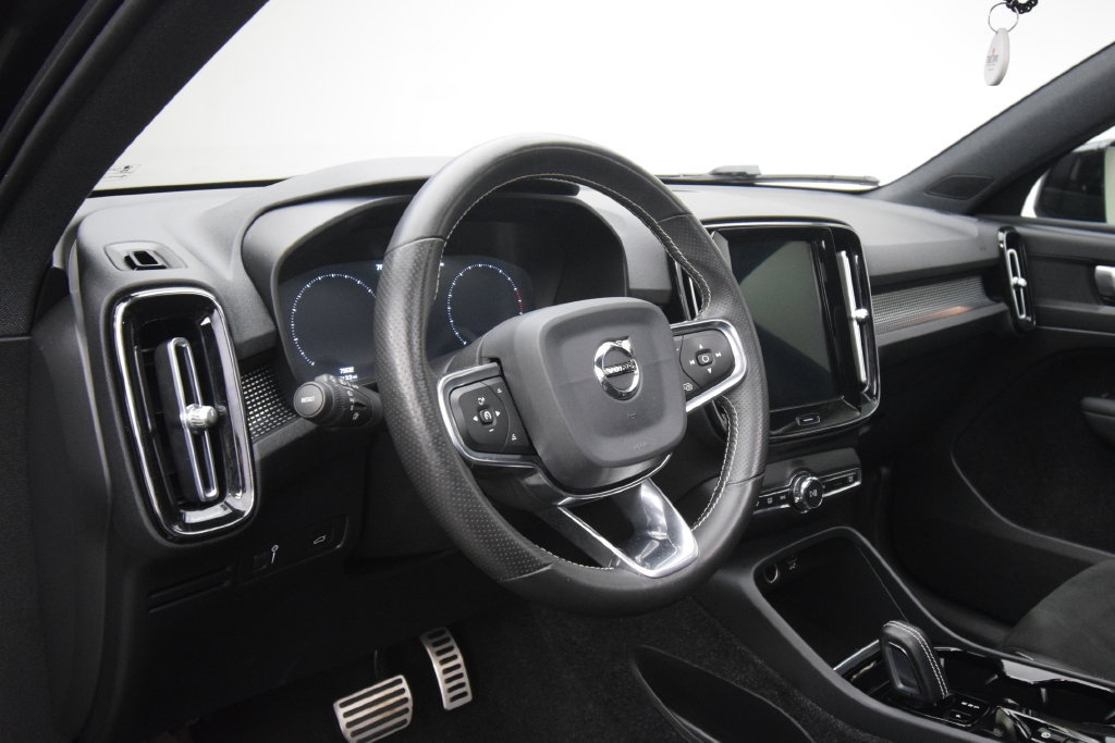 Used 2021 Volvo XC40 T5 R-Design w/ Climate Package AWD/4WD image 11