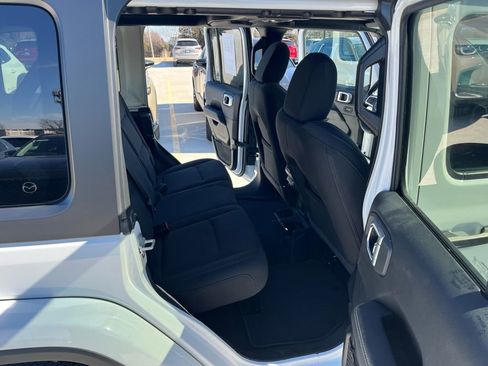 Used 2021 Jeep Wrangler Unlimited Sahara w/ Cold Weather Group image 15
