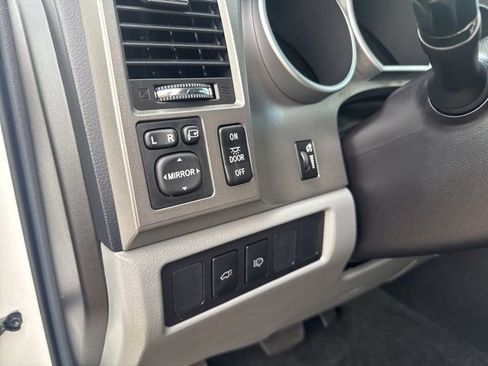 Used 2015 Toyota Sequoia Limited image 28