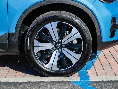 Used 2023 Volvo XC40 Recharge Core image 10