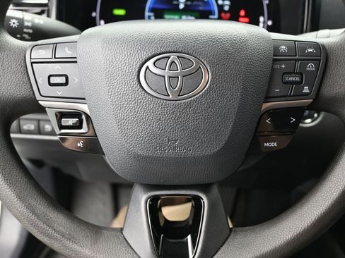 Used 2025 Toyota Camry LE w/ Convenience Package FWD image 12