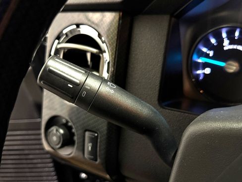 Used 2015 Ford F250 Lariat w/ Lariat Interior Package image 21