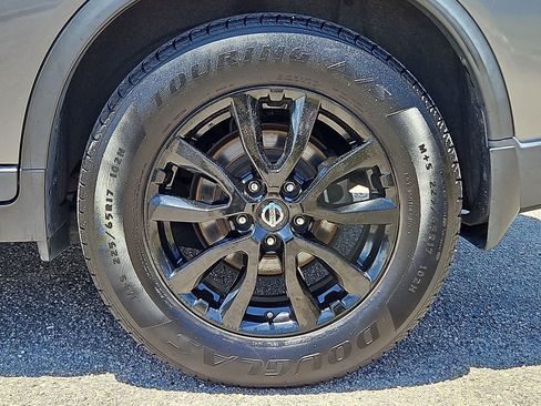 Used 2018 Nissan Rogue SV w/ Premium Package FWD image 38