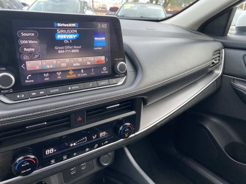 Used 2024 Nissan Rogue SV image 31