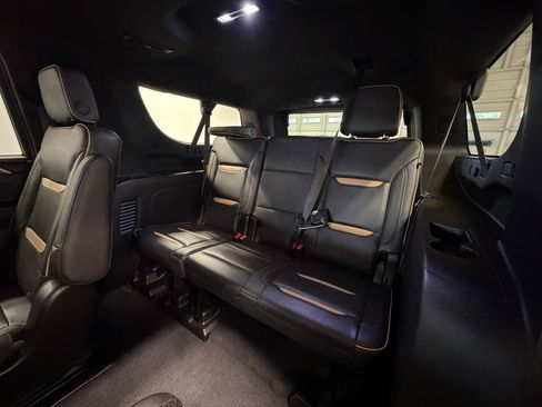 Used 2021 GMC Yukon XL AT4 w/ AT4 Premium Plus Package AWD/4WD image 29