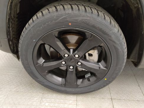Used 2023 Jeep Grand Cherokee L Laredo RWD image 31