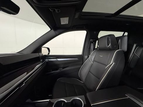 Certified 2026 Cadillac Escalade Luxury AWD/4WD image 19
