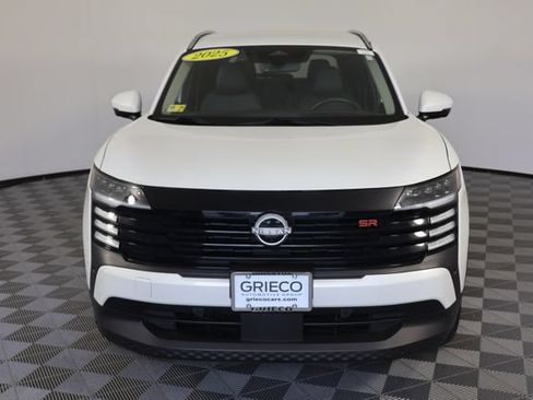 Used 2025 Nissan Kicks SR w/ Illumination Package AWD/4WD image 3