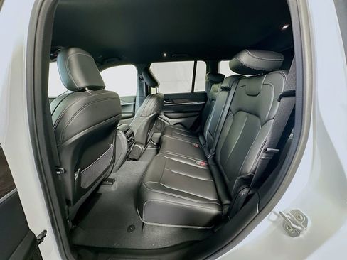 New 2025 Jeep Grand Cherokee Limited image 15