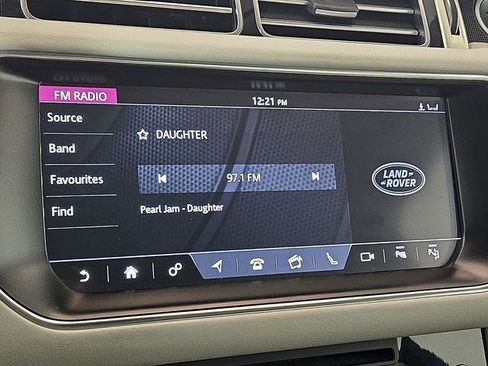 Used 2017 Land Rover Range Rover HSE image 19