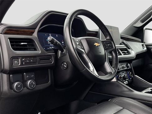 Used 2023 Chevrolet Suburban Premier image 9