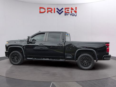Used 2023 Chevrolet Silverado 2500 LT w/ Midnight Edition AWD/4WD image 2