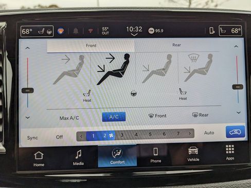 Certified 2026 Chrysler Pacifica Select w/ S Appearance Package image 31