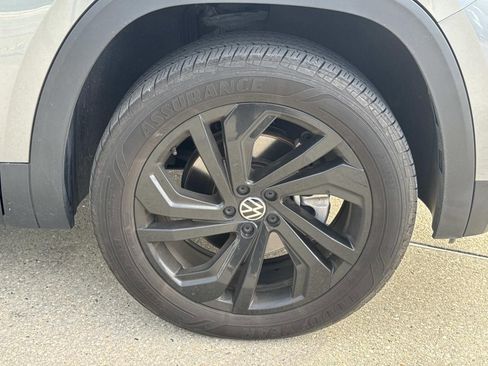 Used 2023 Volkswagen Atlas SE w/ Black Wheel Package image 4