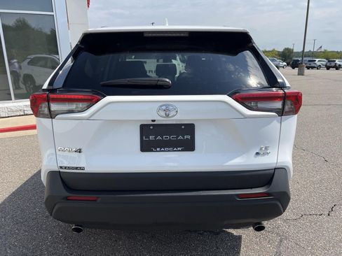 Used 2025 Toyota RAV4 LE AWD/4WD image 13