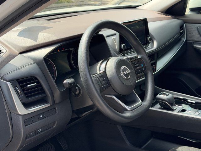 Used 2023 Nissan Rogue SV FWD image 11