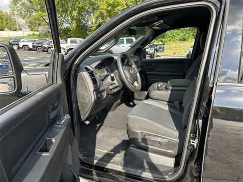 Used 2024 RAM 2500 Tradesman w/ Chrome Appearance Group image 33