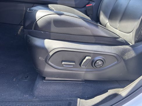 Used 2025 Jeep Grand Cherokee L Limited w/ Luxury Tech Group II image 9