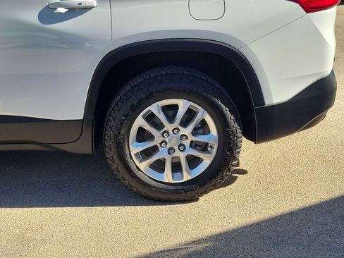 Used 2021 Chevrolet Traverse LT image 8