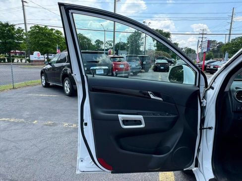 Used 2014 Chevrolet Captiva Sport LT w/ Convenience Package image 9