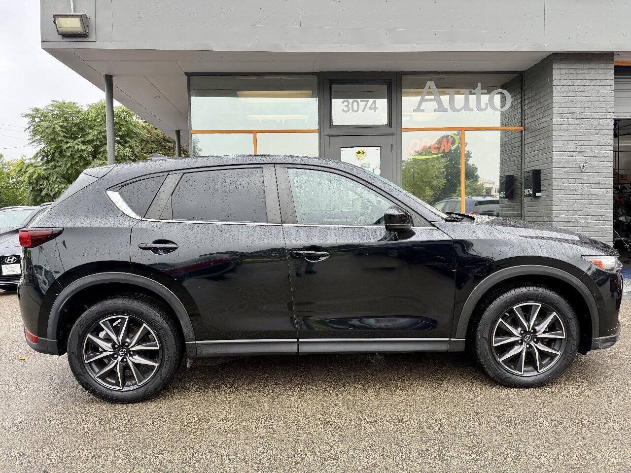 Used 2018 MAZDA CX-5 Touring w/ Preferred Equipment Package AWD/4WD image 2