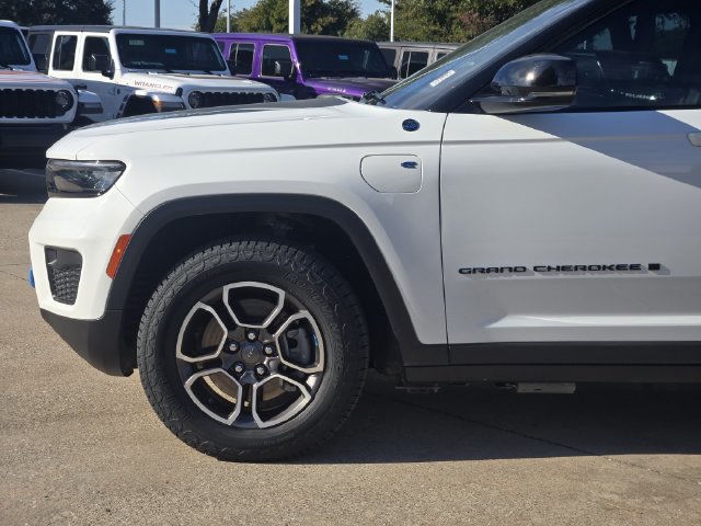 Certified 2023 Jeep Grand Cherokee Trailhawk w/ Luxury Tech Group III AWD/4WD image 9